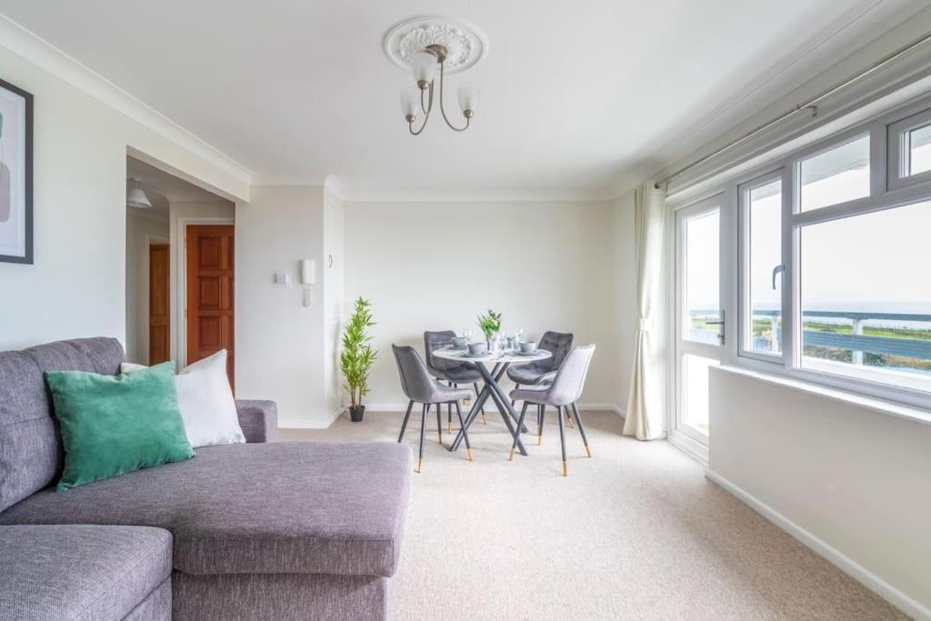 Panoramic Sea View Apartment Sleeps 4-Free Parking Bournemouth Exterior photo