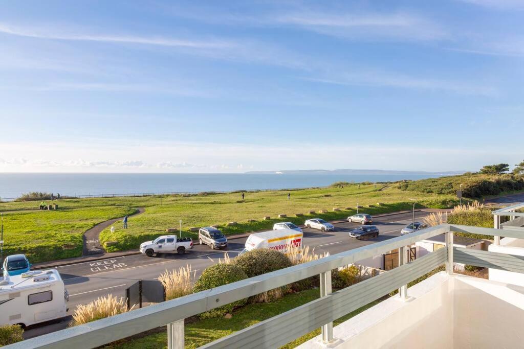 Panoramic Sea View Apartment Sleeps 4-Free Parking Bournemouth Exterior photo